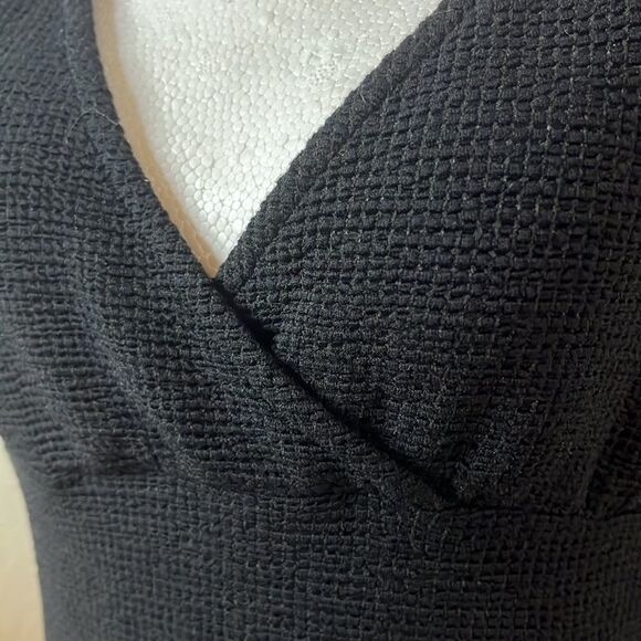 𝅺h&m black cap sleeve cropped crossover top V-neck waffle weave size medium - Picture 3 of 10